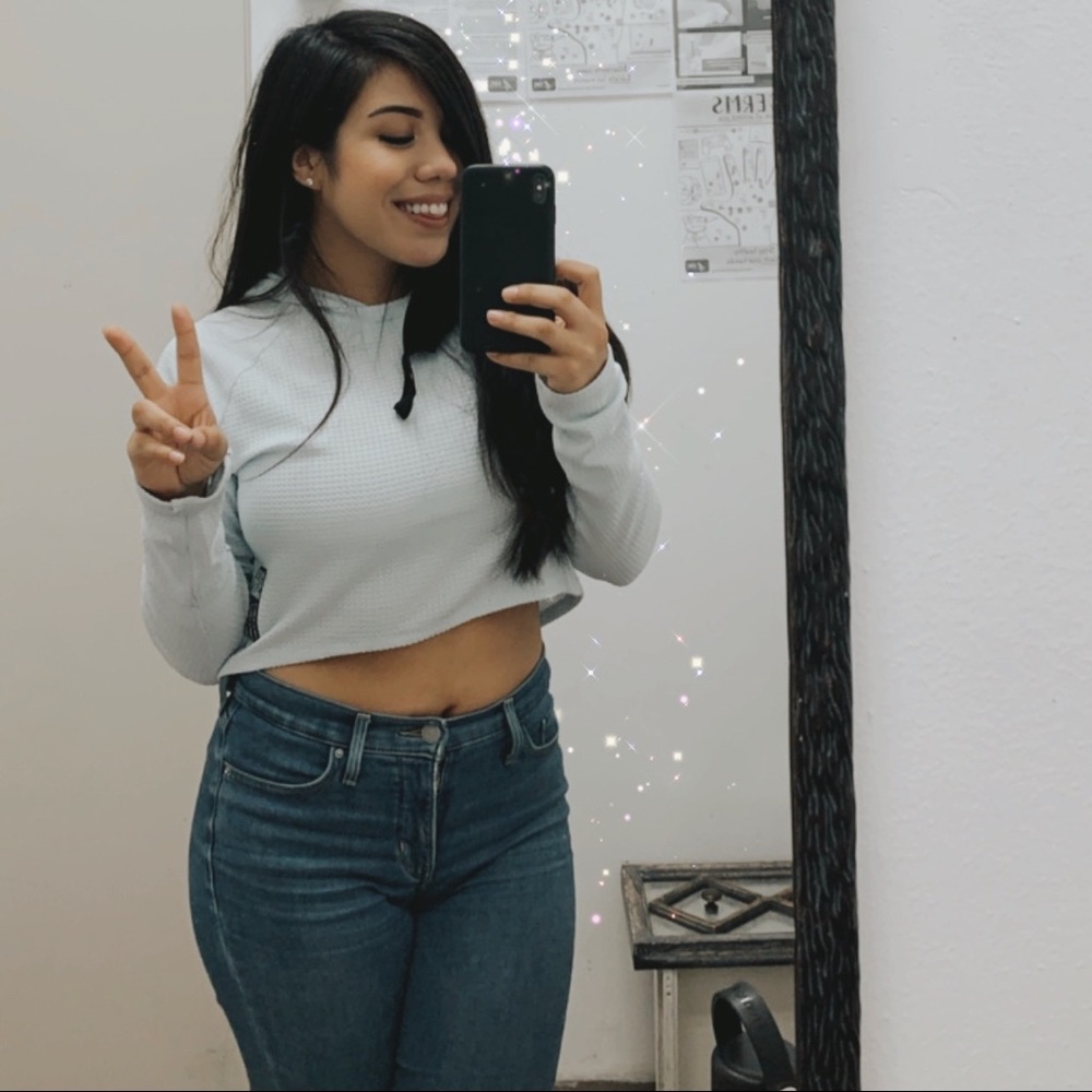 Meet your Posher, Claudia